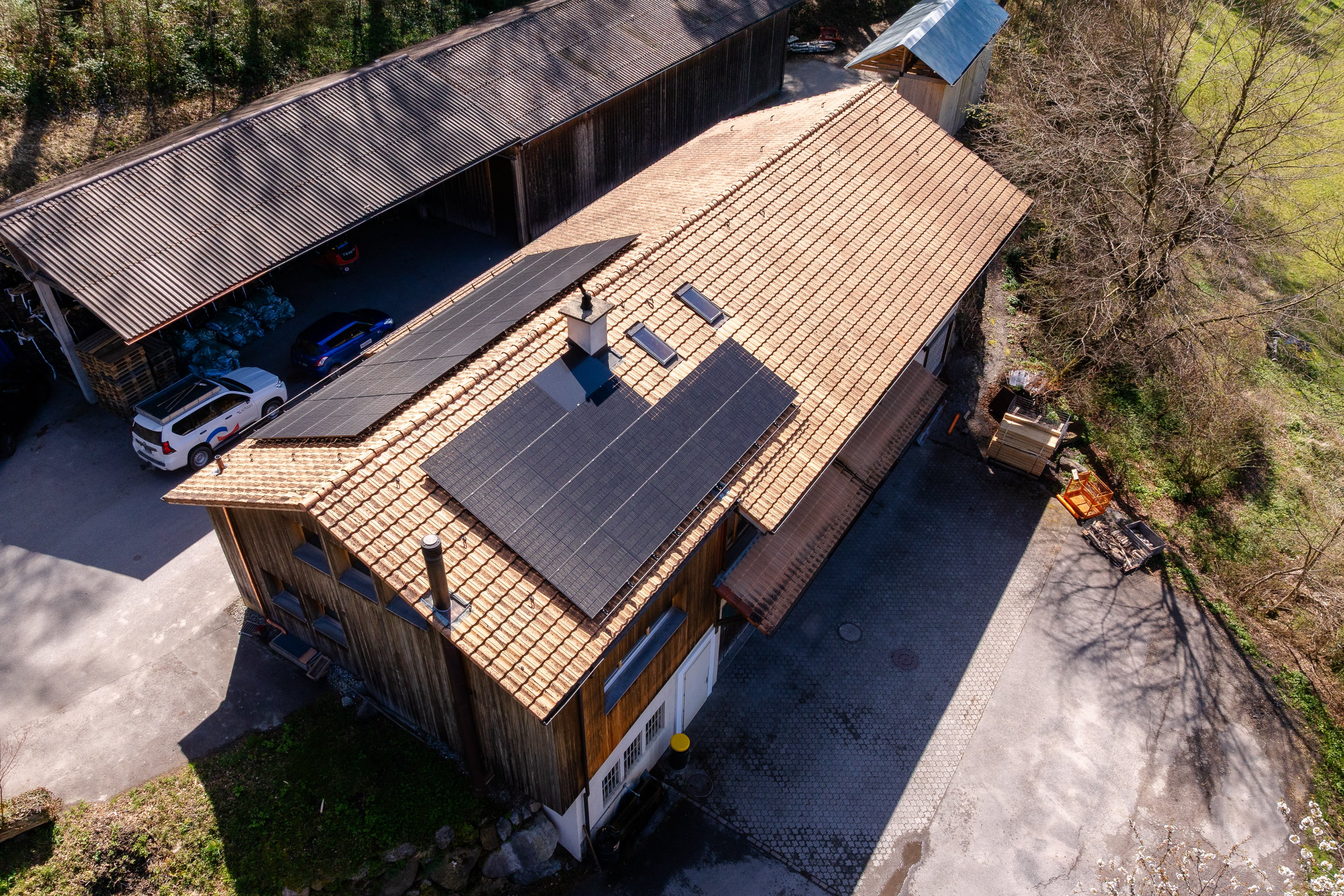 2025-04-02-Gemeinde-Schaan-PV-Anlage-Forstwerkhof-Drohne-0004.JPG