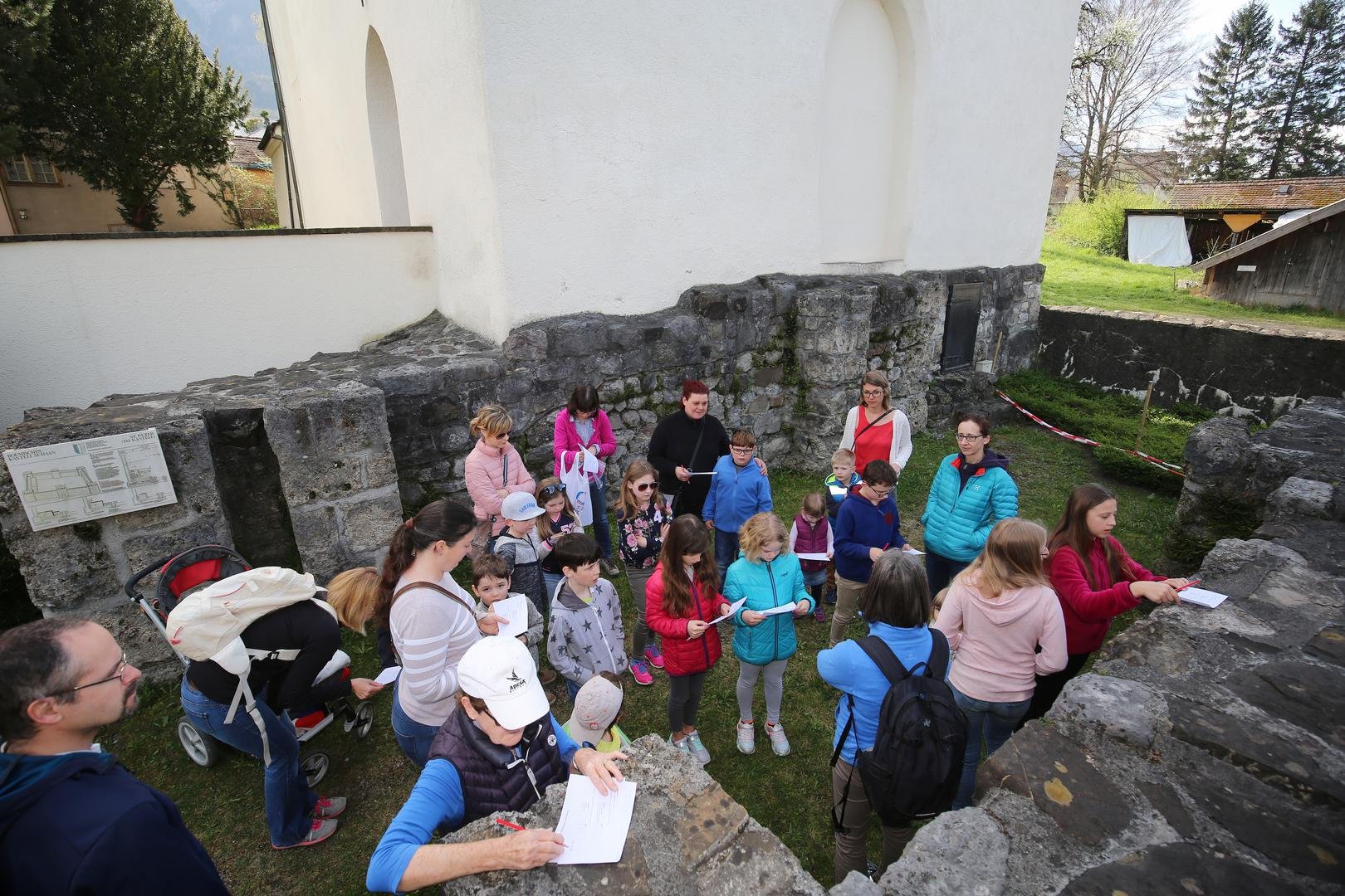 Kulturweg_Kastel_Schulklasse_2019_Brigitt Risch - Kopie.jpg