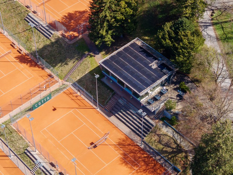 Tennishalle / Tennisplätze