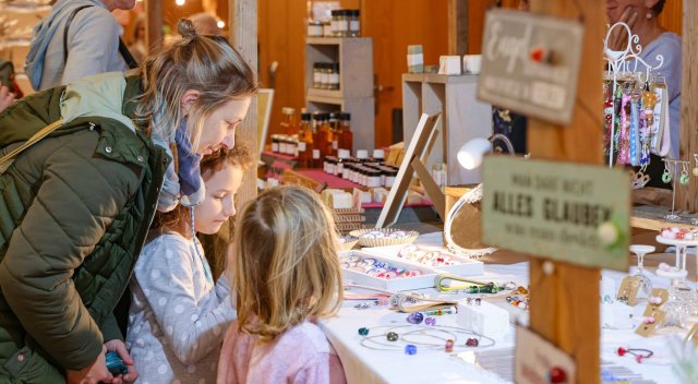 Auftakt_KUNSTHANDWERKMARKT_BRI_2202.jpg