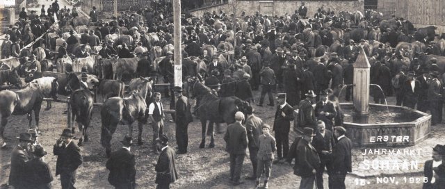 GAS ohne Signatur_Erster Jahrmarkt auf dem St. Petersplatz 1926_Foto Paul Marxer Schaan (Copy) geschnitten2.jpg