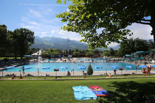 SCHWIMMBAD_BRI_6078 klein.jpg