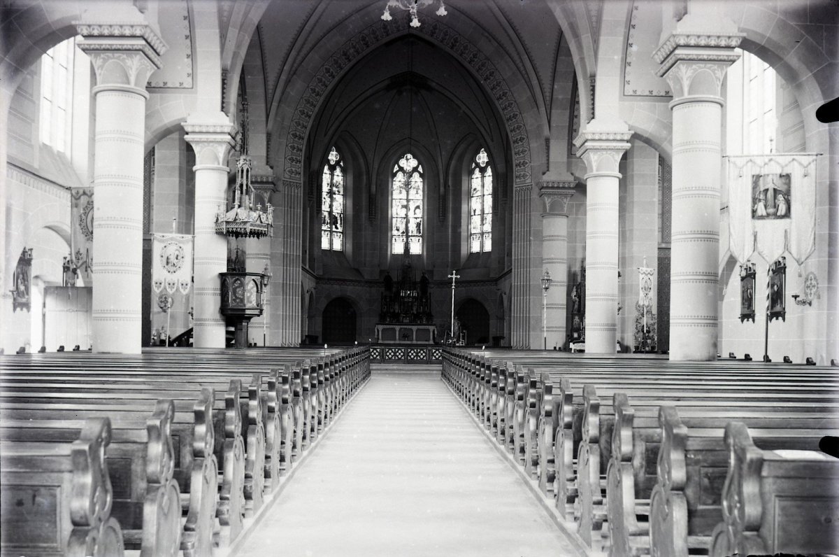 Pfarrkirche St. Laurentius_Innenansicht_ca 1925_H_A_01.jpg