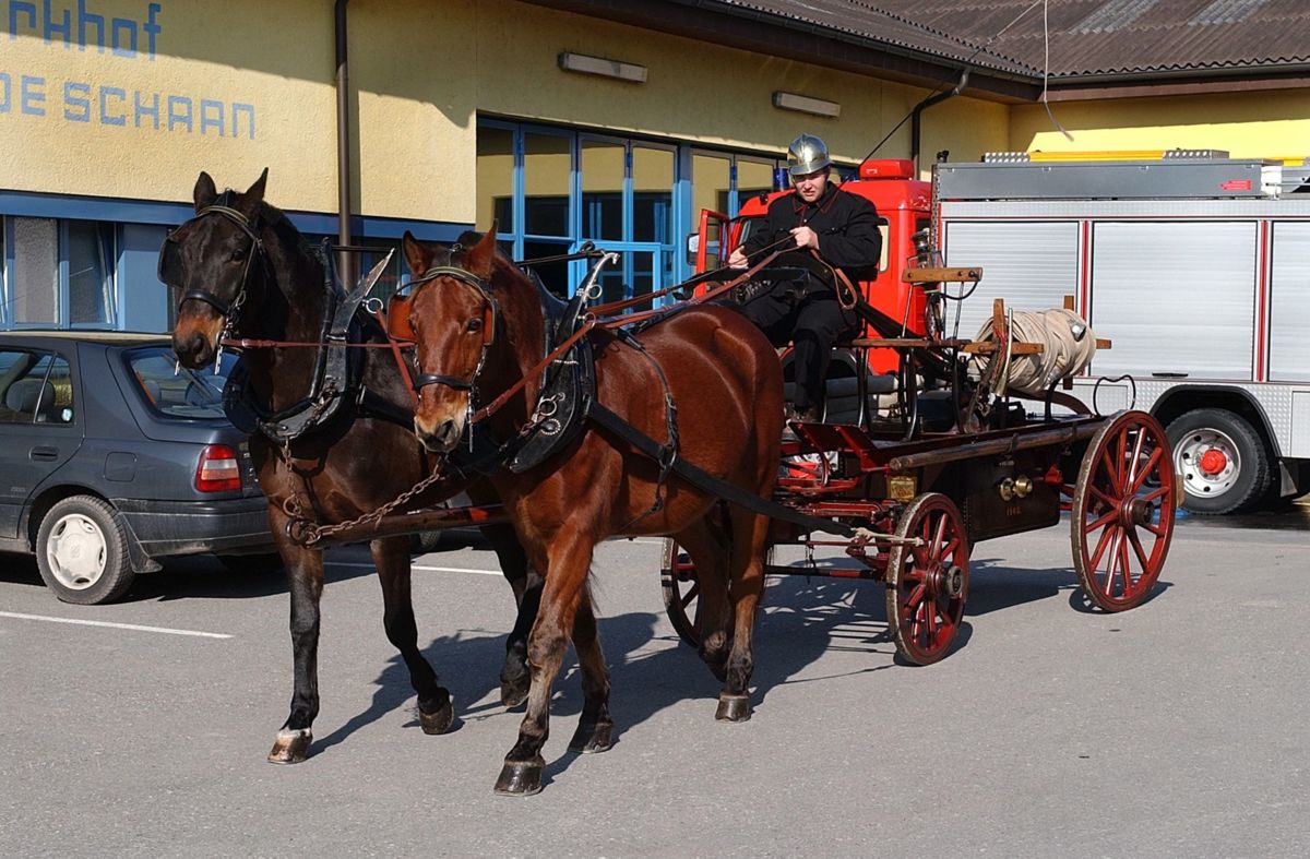 Historische Saug- und Druckspritze_Foto Eddy Rsich.jpg