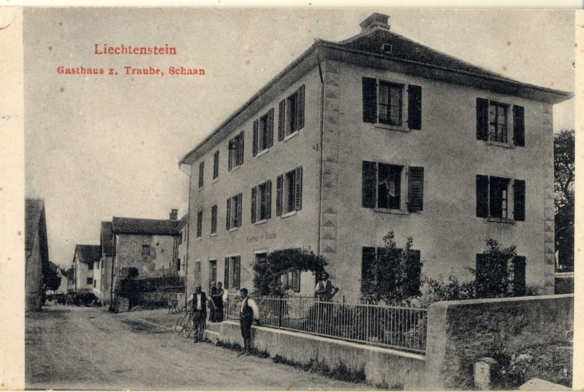 Gemeindearchiv_Gasthaus Traube_Foto Hermann Wachter Vaduz, ca. 1920.jpg